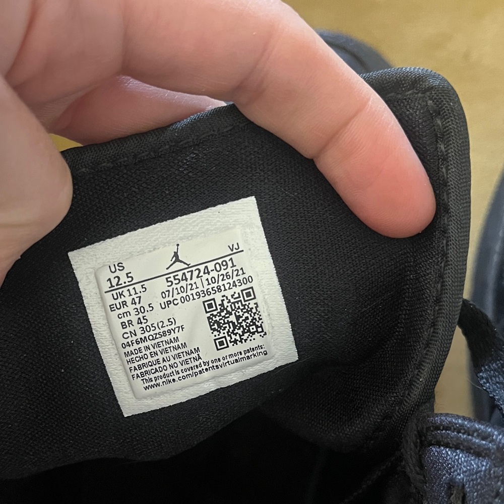 Nike Jordan 1 Mid Triple Black - Picture 10 of 10